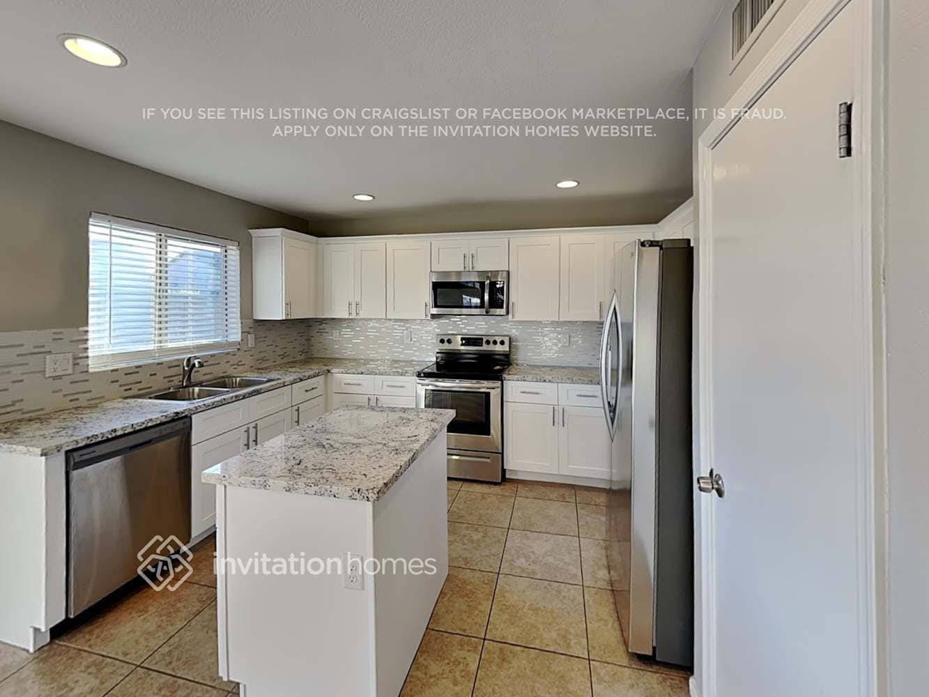 Building Photo - 15917 W Cottonwood St