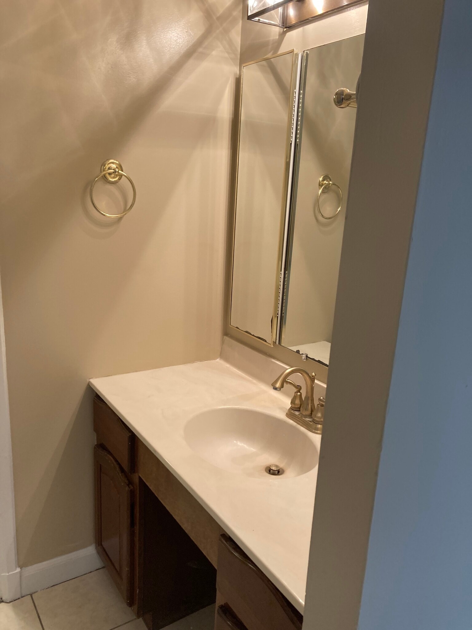 Main bath - 1077 30th St NW