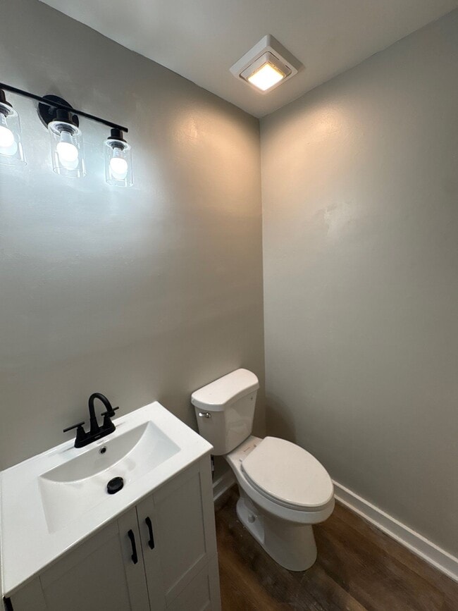 Building Photo - 1110 S Washington Ave