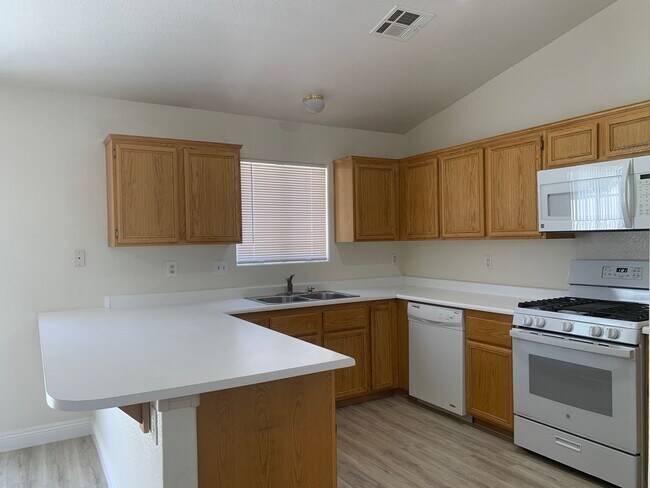 Building Photo - Single Story 3 Bedroom Home for Rent