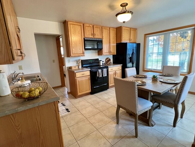 Building Photo - 3035 Martin Rd