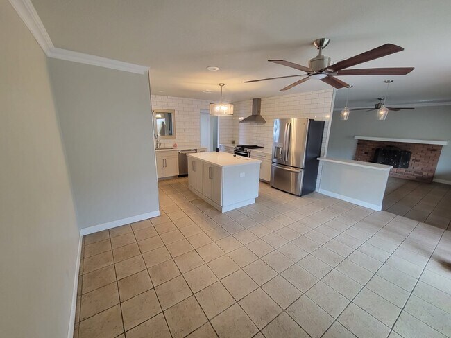 Building Photo - 149 E Riviera Dr