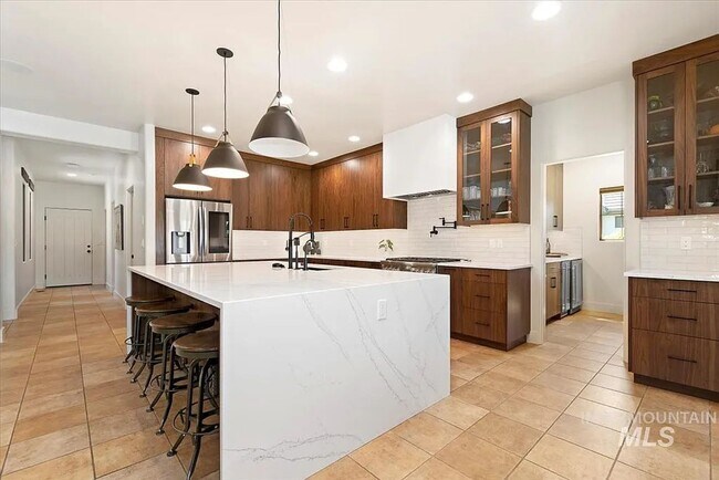 Building Photo - Stunning 4 Bedroom Home in The Shores | Luxury Meets Every Day Comfort