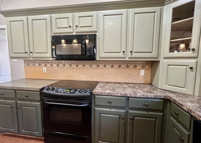 Building Photo - Beautiful 3/2/2 in Milwaukee Ridge