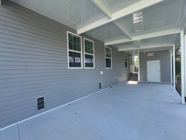 Building Photo - 24 Eland Dr