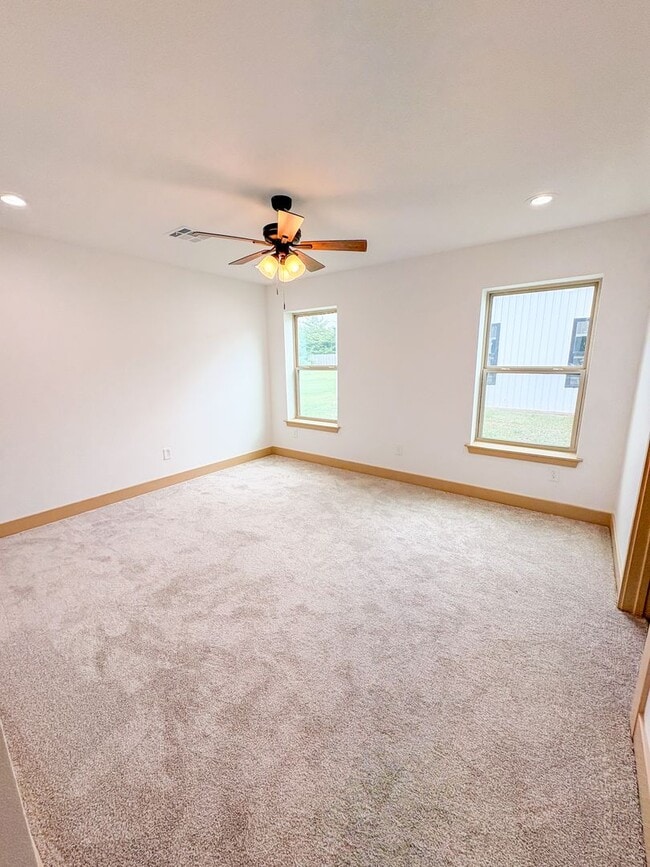 Building Photo - 1105 E Navarro-