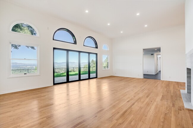 Building Photo - 15851 Mulholland Pl