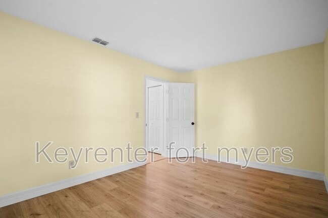 Building Photo - 1417 SW 51st Ln