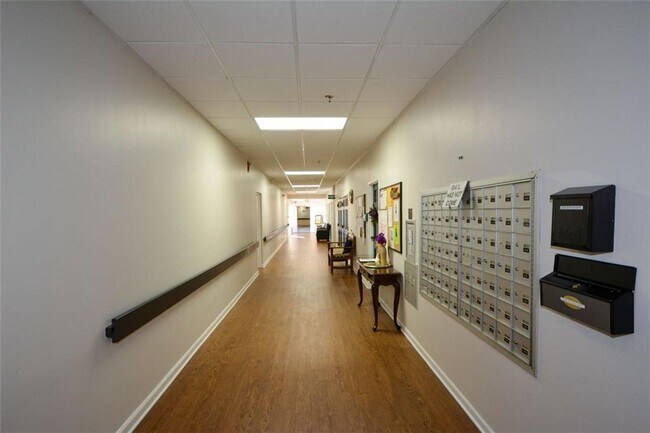 Building Photo - 475 Mount Vernon Hwy NE