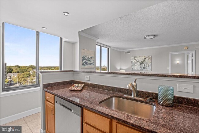 Building Photo - 1220 N Fillmore St