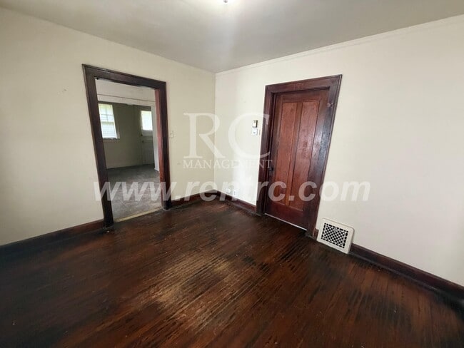 Building Photo - 625.5 Commercial-