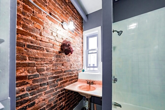 Building Photo - 130 Shurtleff St