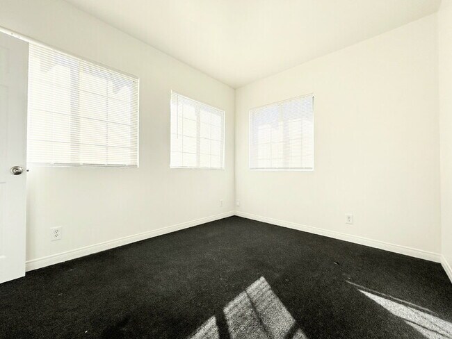 Building Photo - 8251 San Pedro St