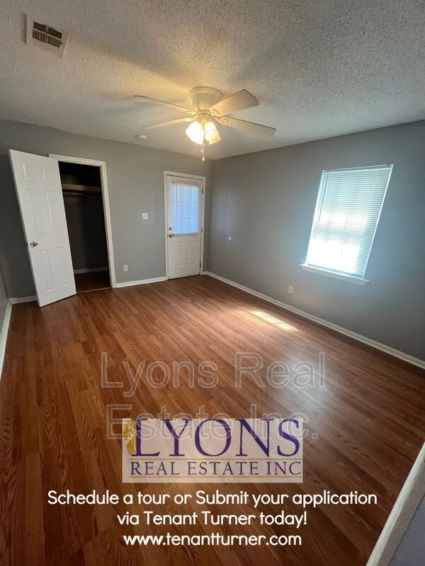 Building Photo - 1602 Lexington Cir