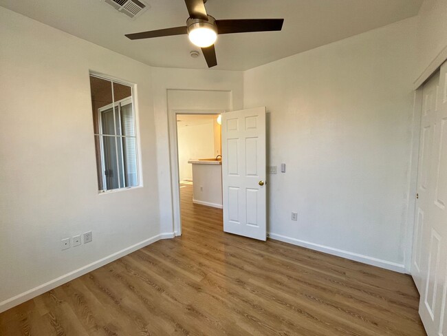 Building Photo - 2 bedroom, 2 bathroom corner unit located ...