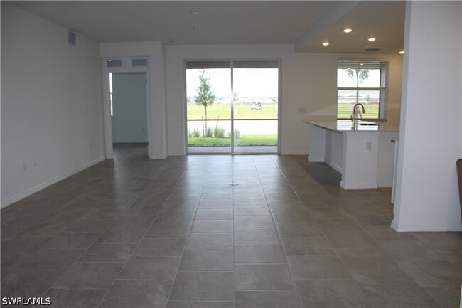 Building Photo - 5661 Melbourne Ct