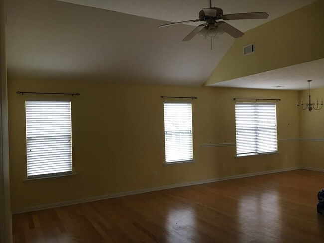 Building Photo - 109 Marigold Dr