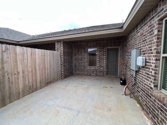 Building Photo - New 2 Bedroom Townhome Available In Wolffo...