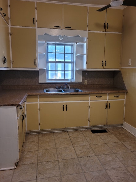 Building Photo - 1717 S W St