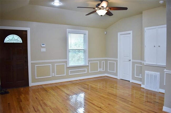 Building Photo - 1115 Robbie St