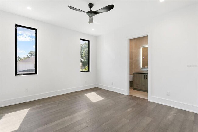 Building Photo - 3010 W Trilby Ave