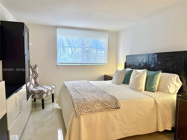 Building Photo - 210 Seaview Dr