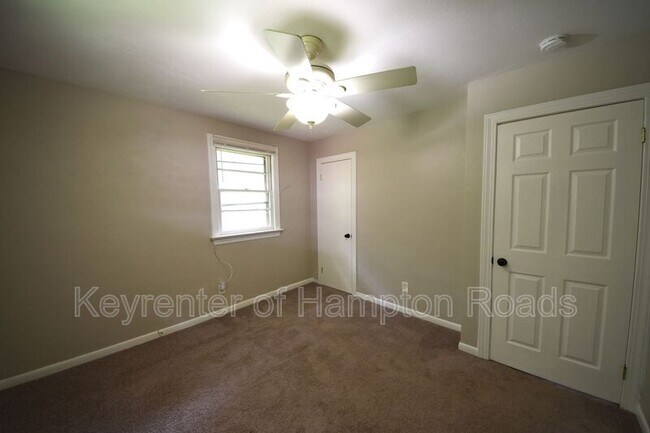 Building Photo - 4109 5th St