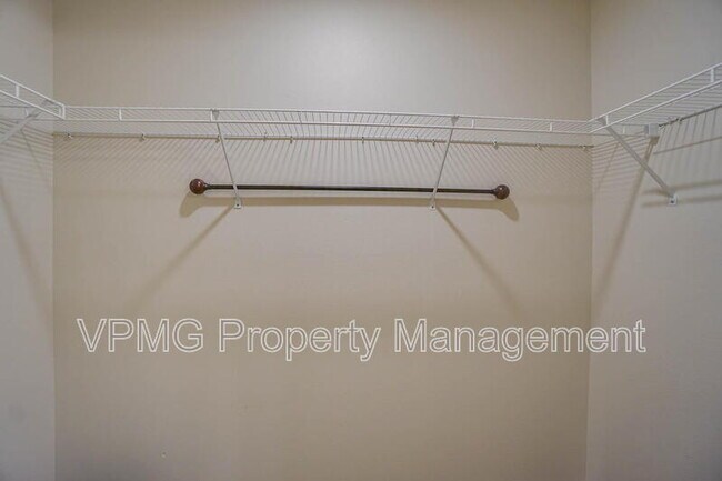 Building Photo - 2105 NE 118th Pl