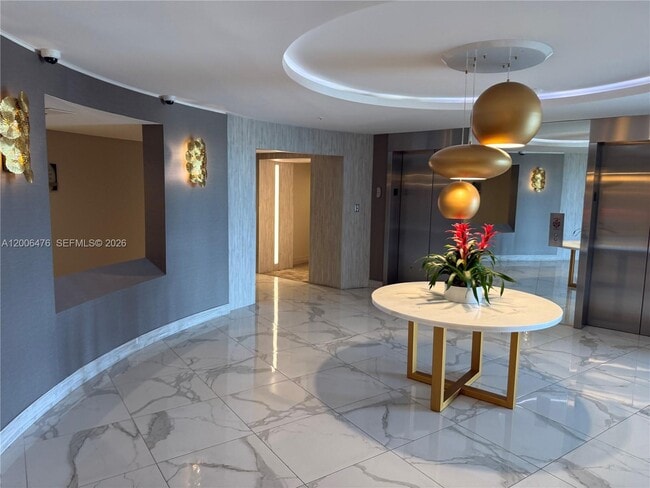 Building Photo - 10275 Collins Ave