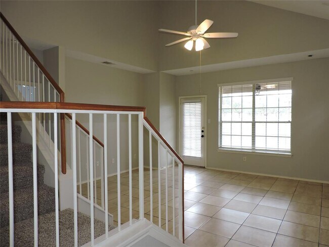 Building Photo - 9201 Brodie Ln