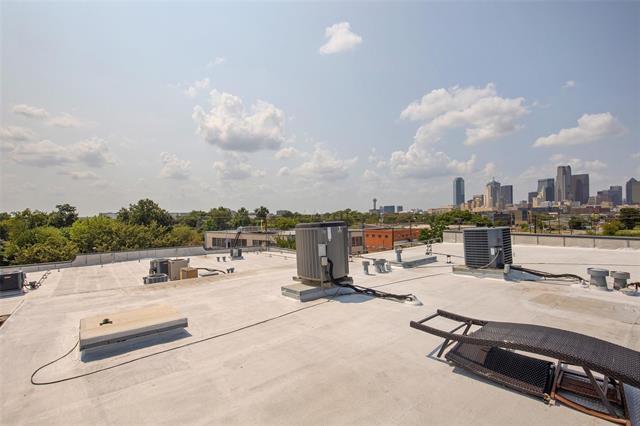 Building Photo - 2220 S Harwood St