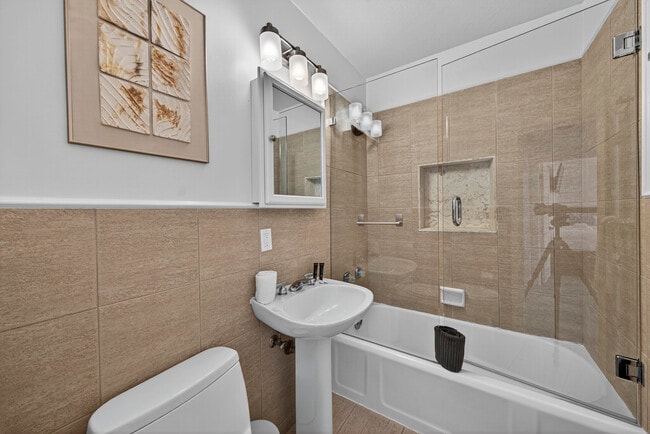 Building Photo - 510 NE 8th Ave