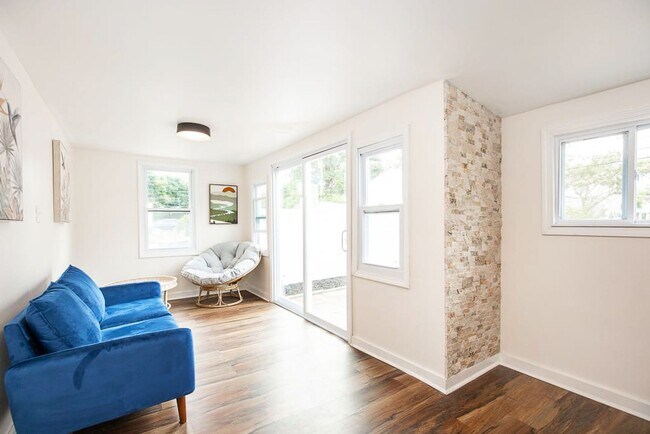 Building Photo - Bayard Luxe Hot Tub Escape