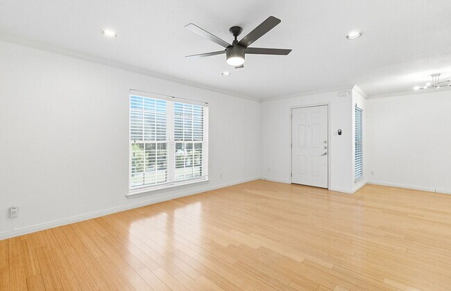 Building Photo - 900 S Lamar Blvd