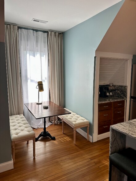 Building Photo - 364 Kendall Pl