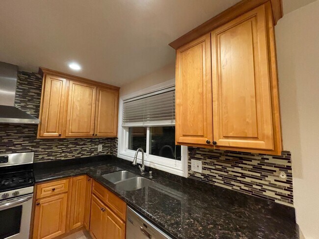 Building Photo - 1825 Stokes St