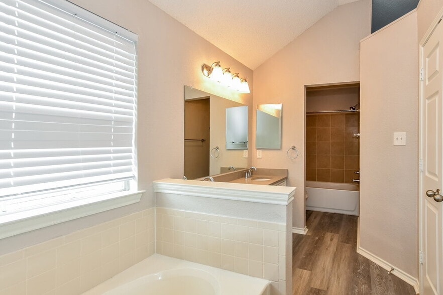 Building Photo - 208 Chamblin Dr