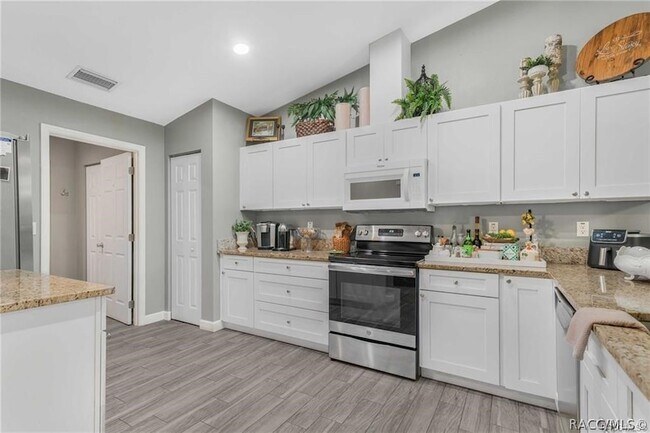 Building Photo - 2142 S Gleneagle Terrace