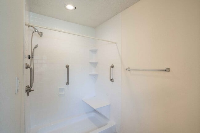 Building Photo - Spacious Brick Ranch in Union School District.