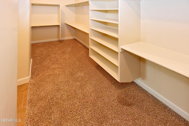 Building Photo - 705 Paseo De La Reina St