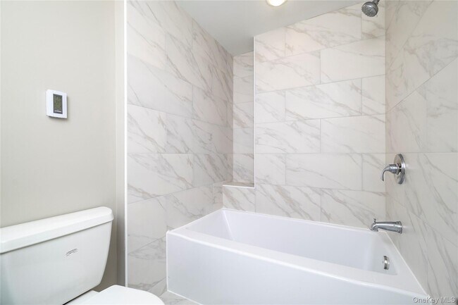 Building Photo - 3883 Franklin Ave