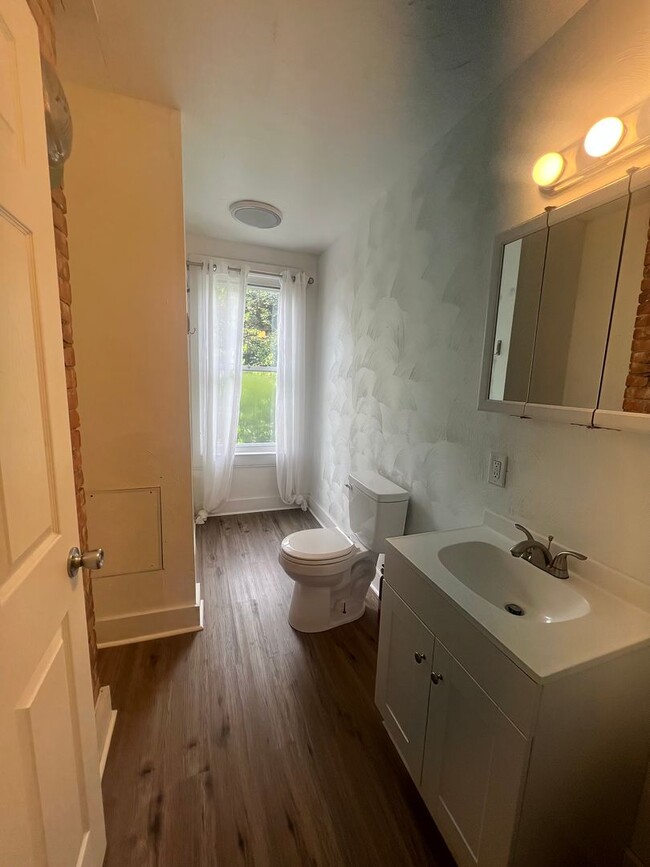 Building Photo - Spacious 3 bedroom, 2 bath home in Sharpsburg