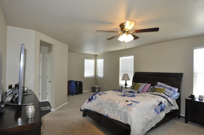 Building Photo - 5422 S Granby Way