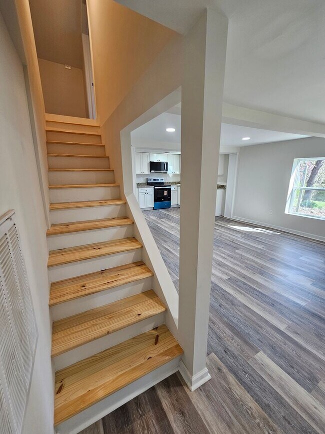 Building Photo - 3-Bedroom 2 Bath, 2-story home ready for you to call home today!