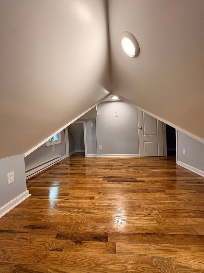 Building Photo - Beautiful, Newly Renovated 4 Bedroom 2 1/2...