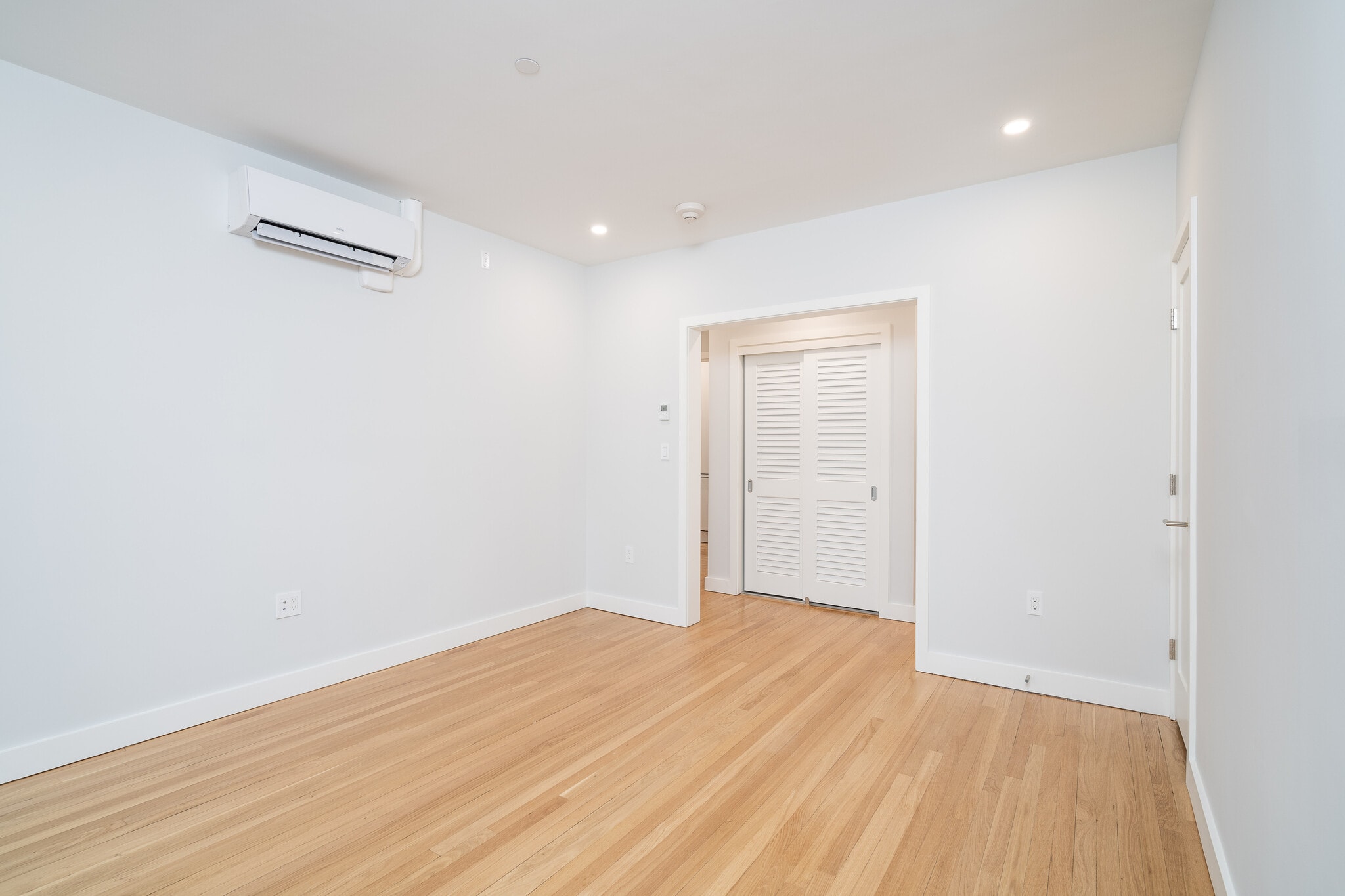 Building Photo - 15 Forest St