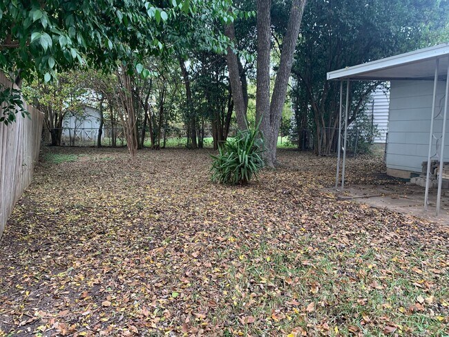 Building Photo - Lovely 4/2 in Brentwood Neighborhood