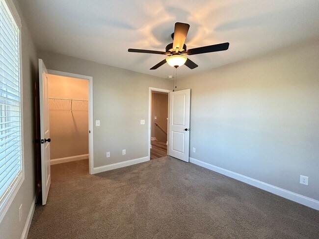 Building Photo - The Landing at Lewis Creek |