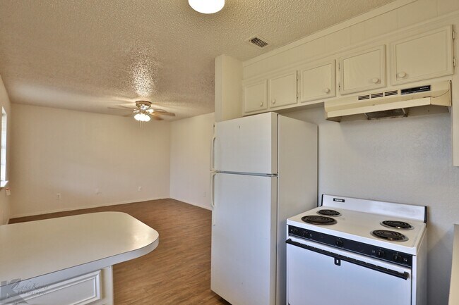 Building Photo - Adorable 2 bedroom apartment!
