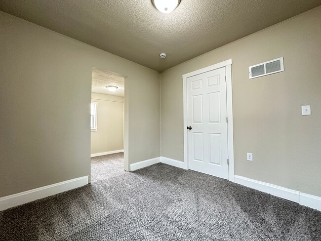 Building Photo - 2 Bedroom Fully Remodeled Home Ogden Iowa
